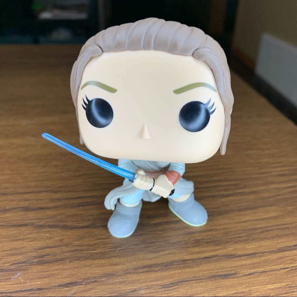 Funko POP Vinyl Bobble Head Figure- Star Wars- Rey With Light Saber #104
